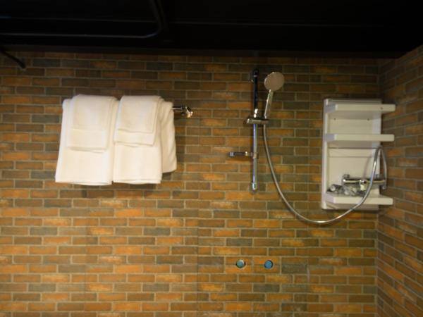 V20 Boutique Jacuzzi Hotel - SHA Extra Plus : photo 5 de la chambre suite aquarium