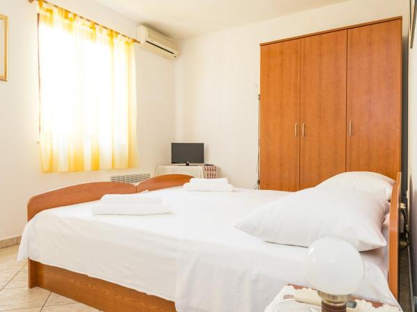 AVA Studio apartment and Room : photo 9 de la chambre chambre double avec entrée privée