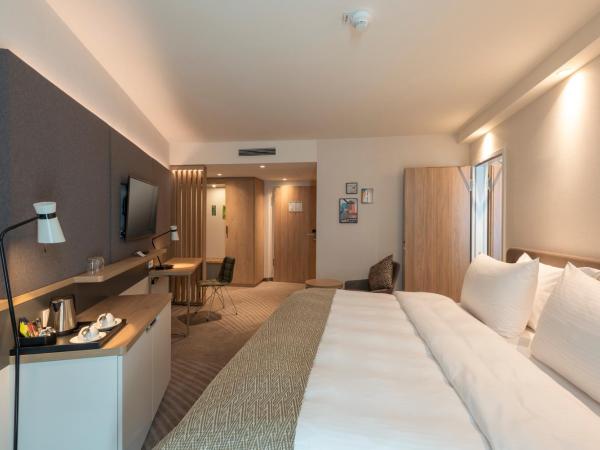 Holiday Inn - Hamburg - Berliner Tor, an IHG Hotel : photo 2 de la chambre chambre lit king-size premium - porte communicante