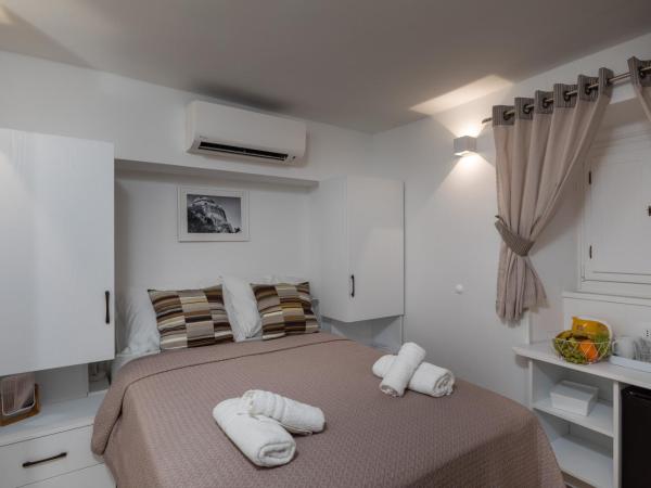 Apartment & Rooms Palmotta : photo 1 de la chambre chambre double (rez-de-chaussée)