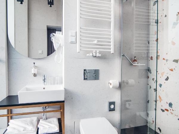 Hotel Liberte 33 BW Premier Collection : photo 7 de la chambre chambre lit king-size standard 