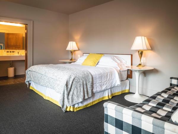 Hotel Broad Ripple : photo 1 de la chambre chambre lit king-size avec balcon