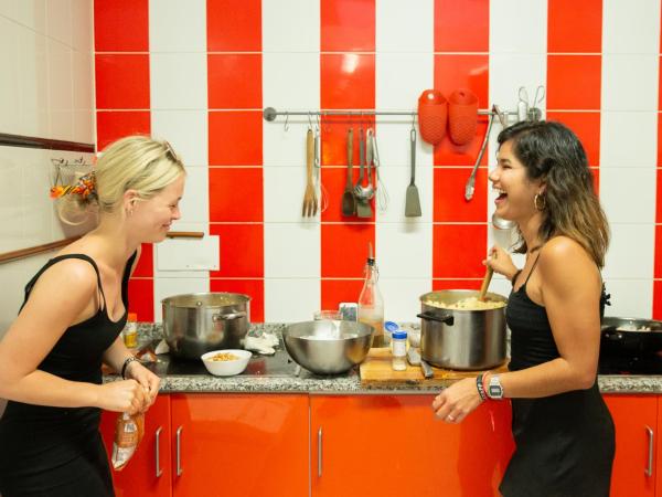 Onefam Centro : photo 10 de la chambre lit dans un dortoir femmes de 4 lits avec salle de bains privative