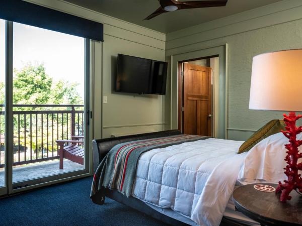 Hotel Broad Ripple : photo 9 de la chambre chambre lit queen-size avec balcon