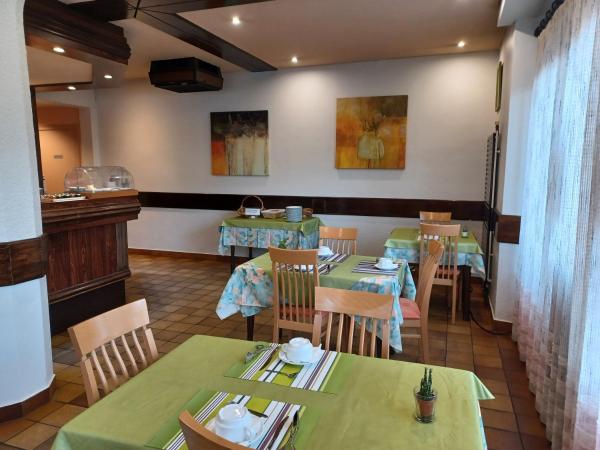 Logis Hôtel Restaurant Bellevue Annecy : photo 10 de la chambre chambre double