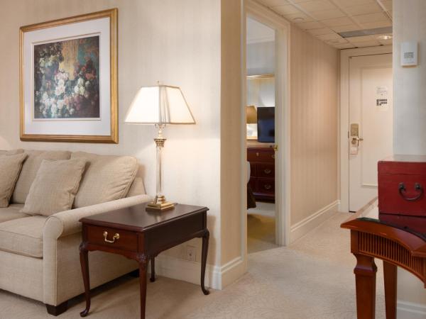 Mayflower Park Hotel : photo 3 de la chambre suite lit queen-size d'angle