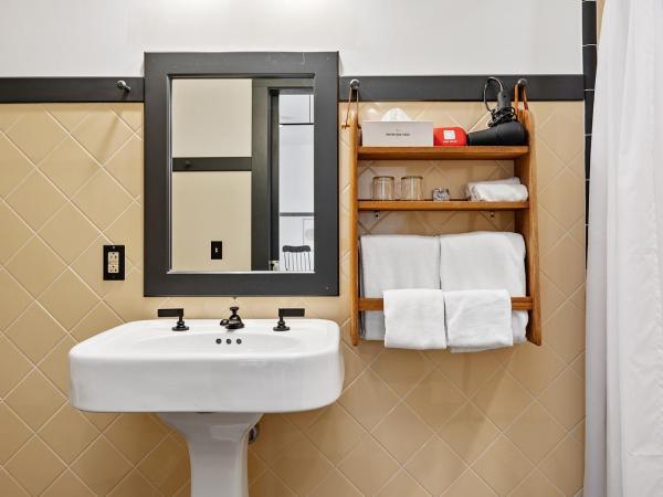 The Maverick by Kasa : photo 9 de la chambre studio familial - enregistrement autonome avec réception virtuelle