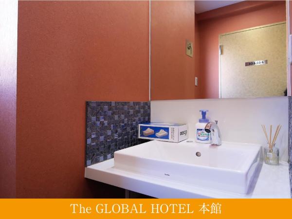 The Global Hotel Tokyo : photo 3 de la chambre 2 chambres capsules avec salle de bains commune