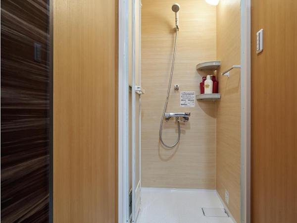 The Global Hotel Tokyo : photo 2 de la chambre 2 chambres capsules avec salle de bains commune