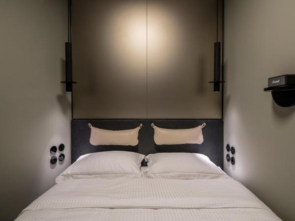 72 AD Suites : photo 1 de la chambre chambre double supérieure