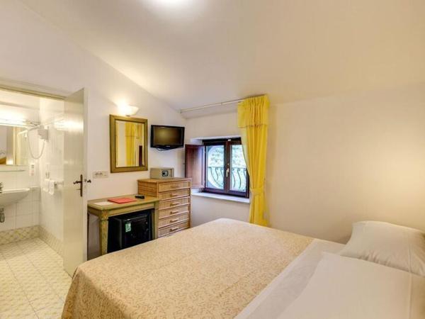 Hotel La Badia : photo 1 de la chambre petite chambre simple