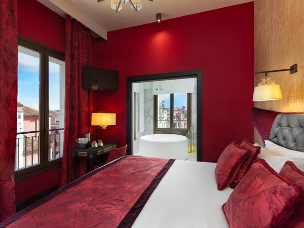 Palazzo Veneziano - Venice Collection : photo 7 de la chambre suite d'angle junior avec bain à remous - vue sur canal