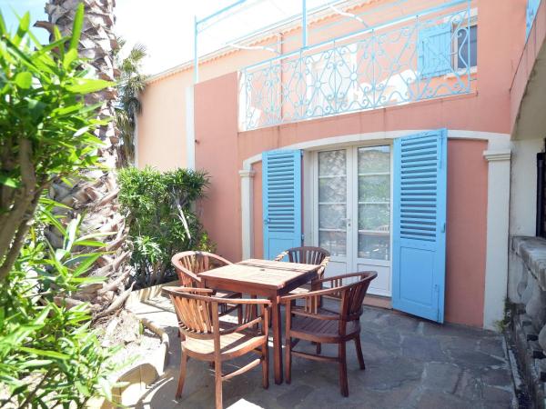 Hotel Les Flots Bleus : photo 2 de la chambre chambre quadruple