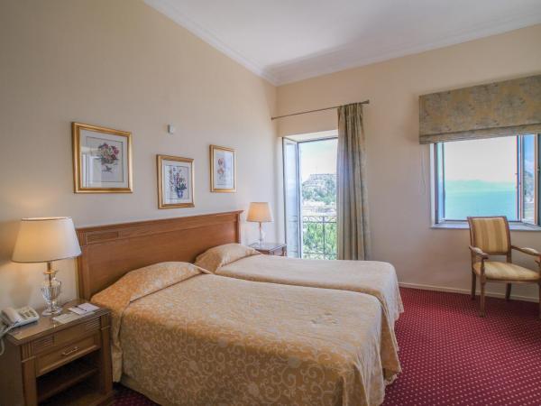 Cavalieri Hotel : photo 4 de la chambre chambre double supérieure - vue sur mer