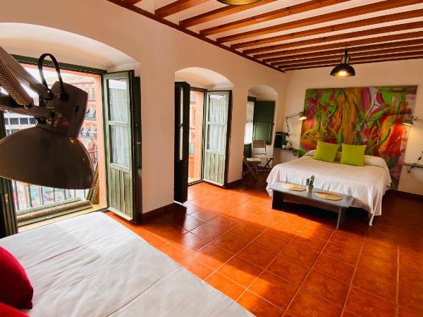 Hostel Plaza Mayor Corredera : photo 10 de la chambre chambre quadruple avec balcon 