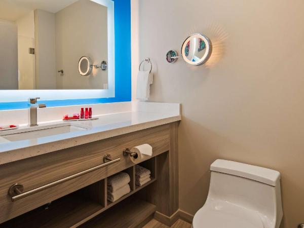 Best Western Premier Winnipeg East : photo 4 de la chambre suite lit king-size avec canapé-lit - non-fumeurs