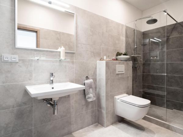 Apartmány Venuše : photo 2 de la chambre chambre double avec salle de bains privative