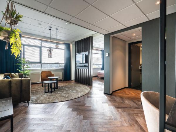 Onderwijshotel De Rooi Pannen Eindhoven : photo 6 de la chambre suite deluxe avec lit king-size