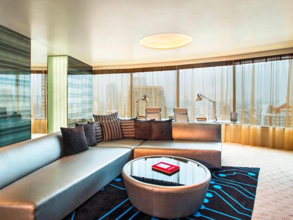 W Bangkok Hotel : photo 3 de la chambre suite vice-présidentielle 1 chambre avec 1 lit king-size - vue sur ville