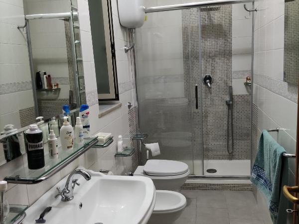 Antoniet : photo 4 de la chambre chambre double avec salle de bains privative