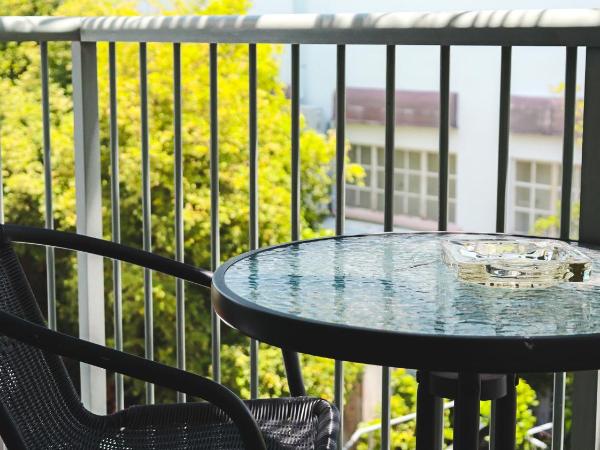 Heritage Cairns Hotel : photo 3 de la chambre chambre lit king-size avec balcon