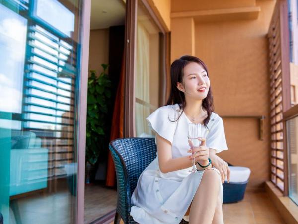 Mangrove Tree Resort World Sanya Bay- Queen Palm Towers : photo 5 de la chambre chambre lit king-size - vue sur jardin