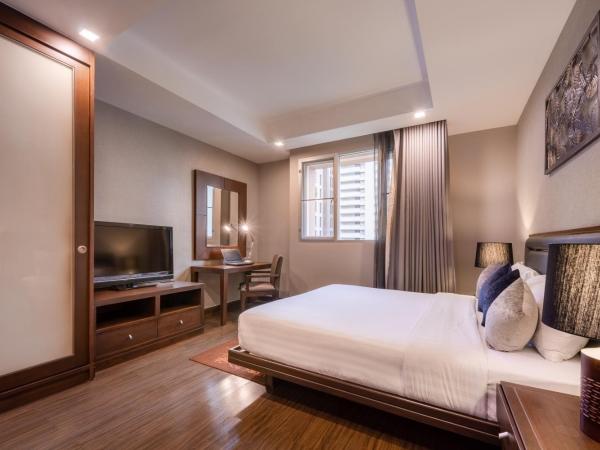 Grand Asoke Suites Boutique Residence : photo 4 de la chambre suite avec balcon