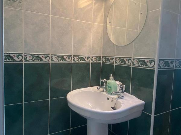 Woodhaven Manor h91rc9d : photo 2 de la chambre chambre double avec salle de bains privative