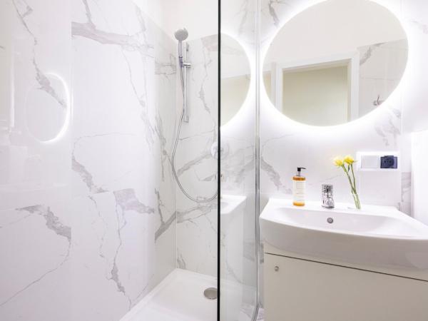 Riviera Residence Apartments : photo 6 de la chambre appartement 2 chambres avec salon