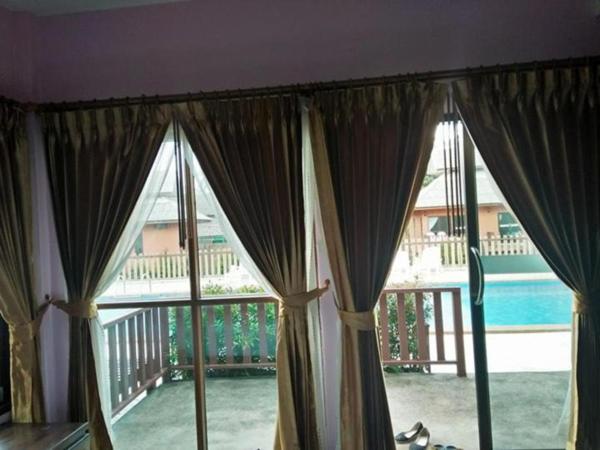 Lanta Cottage - SHA Plus : photo 6 de la chambre chambre double ou lits jumeaux de luxe avec piscine