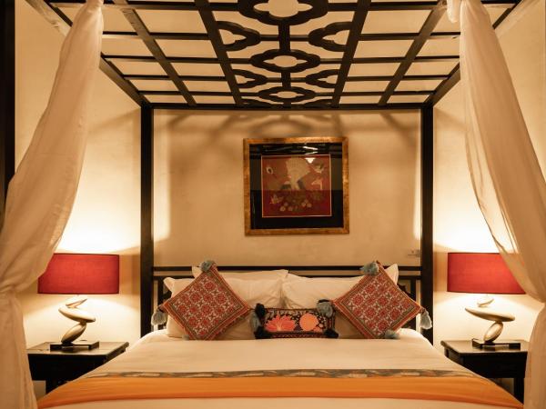 Hotel Penaga : photo 7 de la chambre chambre lit king-size hutton deluxe avec jacuzzi et balcon