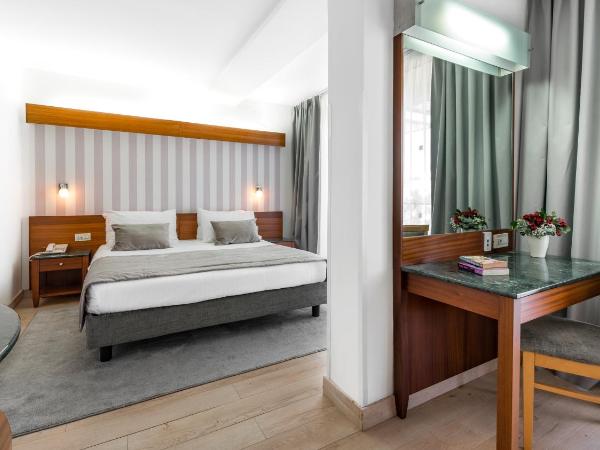 Hotel Uvala : photo 3 de la chambre chambre supérieure avec balcon et vue sur la mer