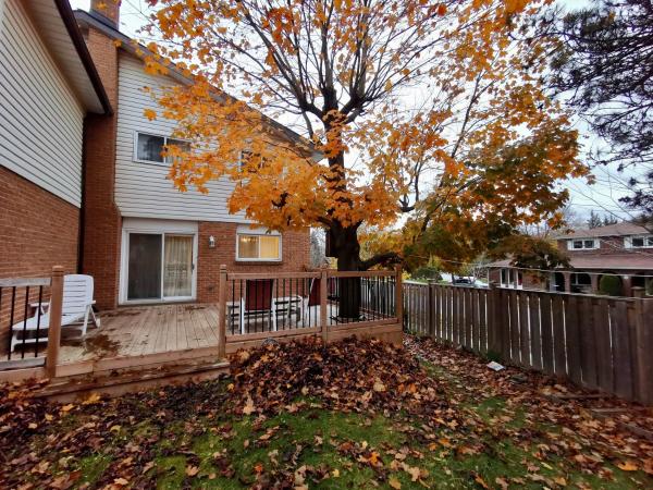 Private Rooms in House in North York Shared Kitchen : photo 2 de la chambre chambre double deluxe avec balcon