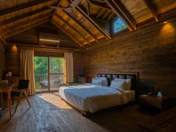 The Ananta Udaipur : photo 3 de la chambre chambre lit king-size avec balcon