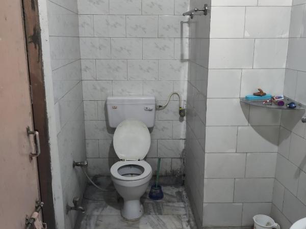 House No 87A : photo 5 de la chambre chambre familiale avec salle de bains privative