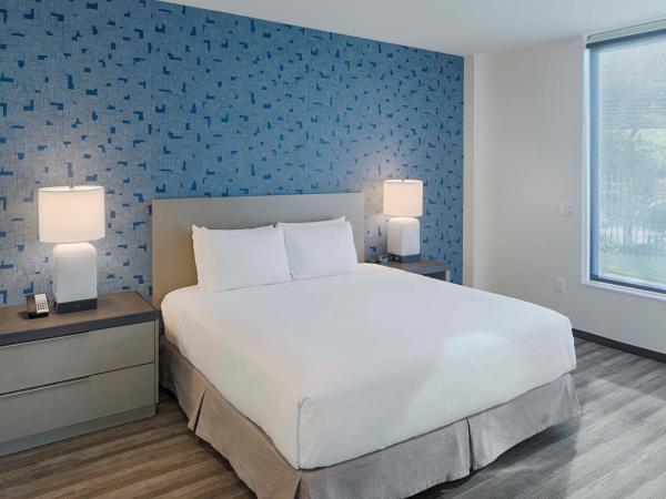 Hyatt House Columbus OSU Short North : photo 10 de la chambre one-bedroom king suite with kitchen, sofa bed and accessible tub