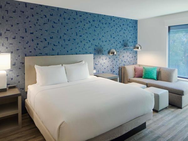 Hyatt House Columbus OSU Short North : photo 2 de la chambre cabinet de travail avec lit king-size