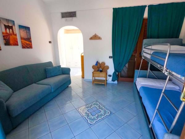 Hotel Punta Imperatore : photo 2 de la chambre chambre familiale