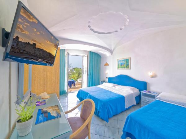 Hotel Punta Imperatore : photo 3 de la chambre chambre familiale