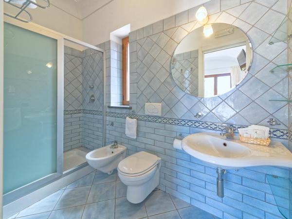 Hotel Punta Imperatore : photo 3 de la chambre chambre double ou lits jumeaux deluxe - vue sur mer