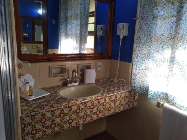 Hotel Posada Quinta Las Flores : photo 1 de la chambre dortoir mixte