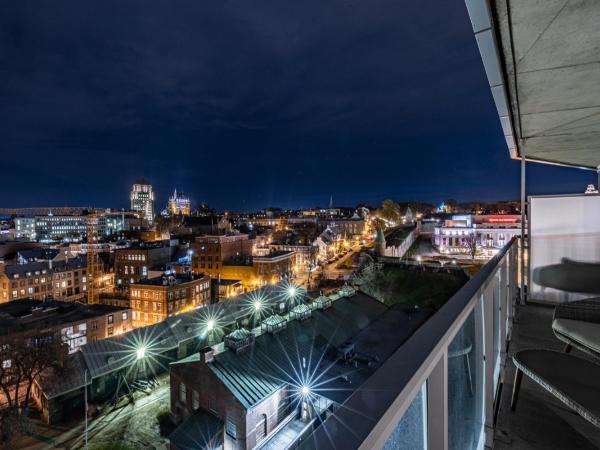 Le Capitole Hotel : photo 4 de la chambre suite lit king-size avec balcon