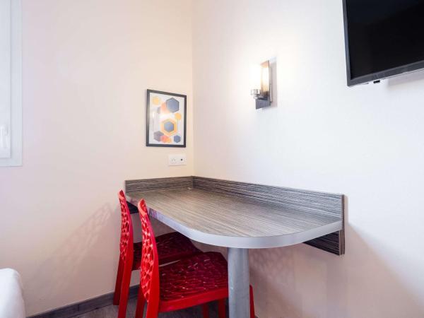 Comfort Hotel Dijon Sud - 21600 LONGVIC : photo 7 de la chambre chambre lit queen-size avec 2 lits simples