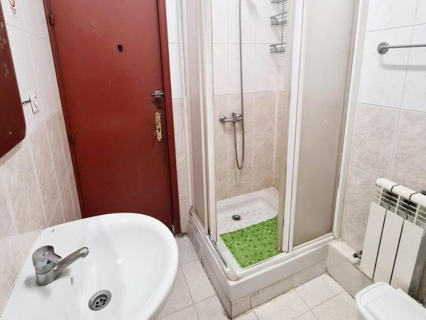 Pensión Rivera : photo 4 de la chambre chambre double ou lits jumeaux avec salle de bains commune et balcon