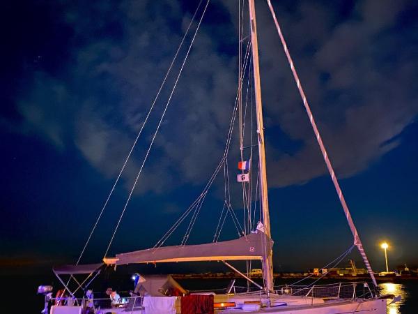 Voilier hébergement atypique & Navigation : photo 2 de la chambre mobile home