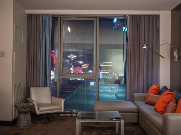 StripViewSuites Two-Bedroom Conjoined Suite at Palms Place : photo 9 de la chambre two-bedroom - strip view open balcony