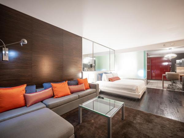 StripViewSuites Two-Bedroom Conjoined Suite at Palms Place : photo 4 de la chambre two-bedroom - strip view open balcony