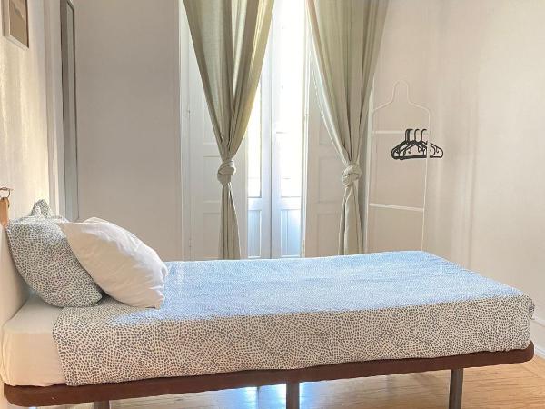 Terrace Lisbon Hostel : photo 1 de la chambre chambre simple avec balcon