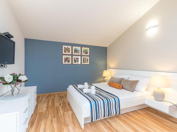 Apartment Complex Irena with Pool : photo 4 de la chambre appartement avec balcon