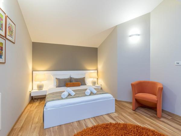 Apartment Complex Irena with Pool : photo 10 de la chambre appartement avec balcon